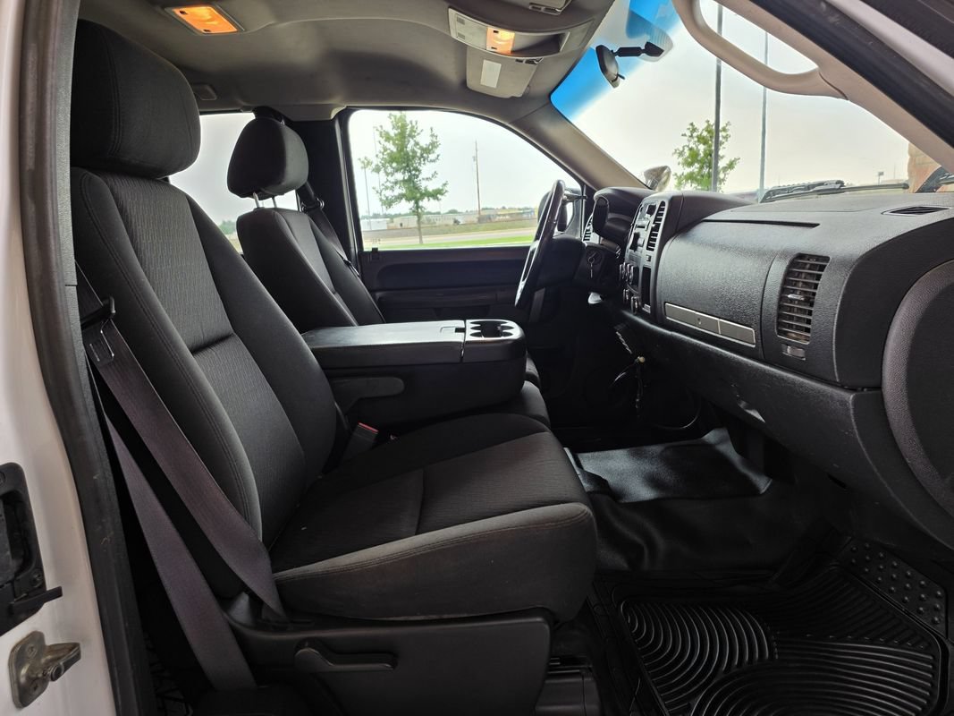 Used 2011 Chevrolet Silverado 2500 LT AWD/4WD image 21