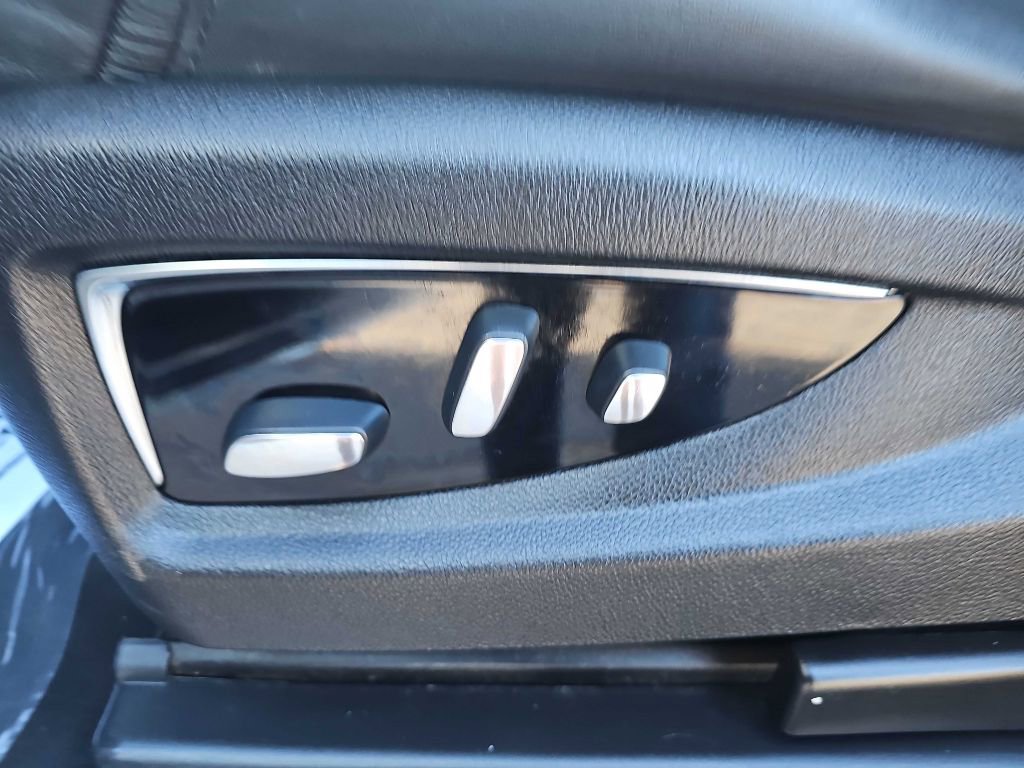 Used 2017 Cadillac Escalade ESV Luxury image 40