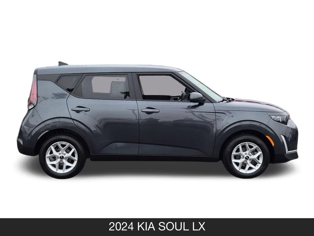 Used 2024 Kia Soul LX w/ Option Group 015 FWD image 6