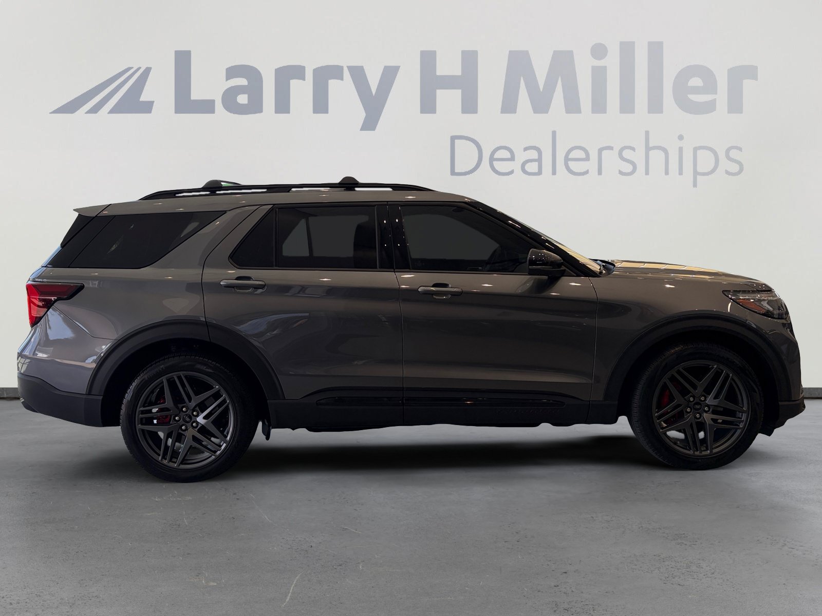 Used 2025 Ford Explorer ST AWD/4WD image 6