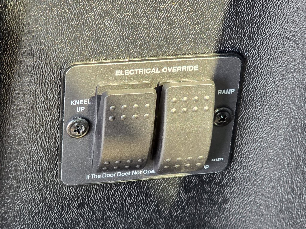 Used 2026 Chevrolet Traverse LT FWD image 26