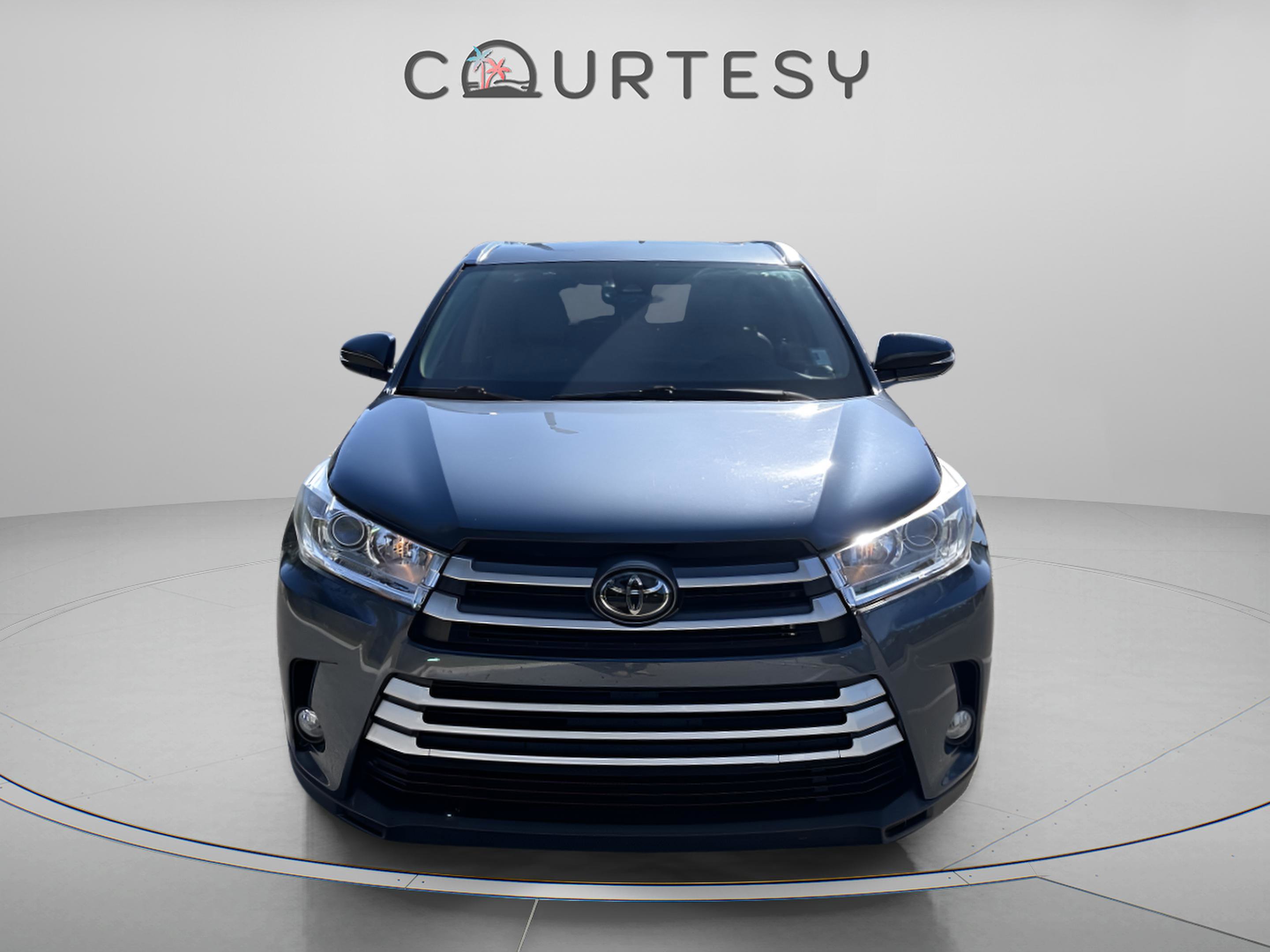 Used 2018 Toyota Highlander SE image 11