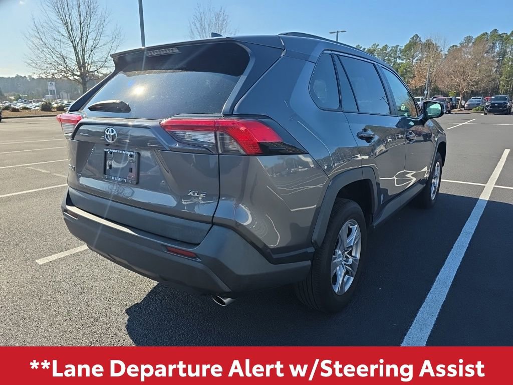 Used 2022 Toyota RAV4 XLE w/ Convenience Package image 10