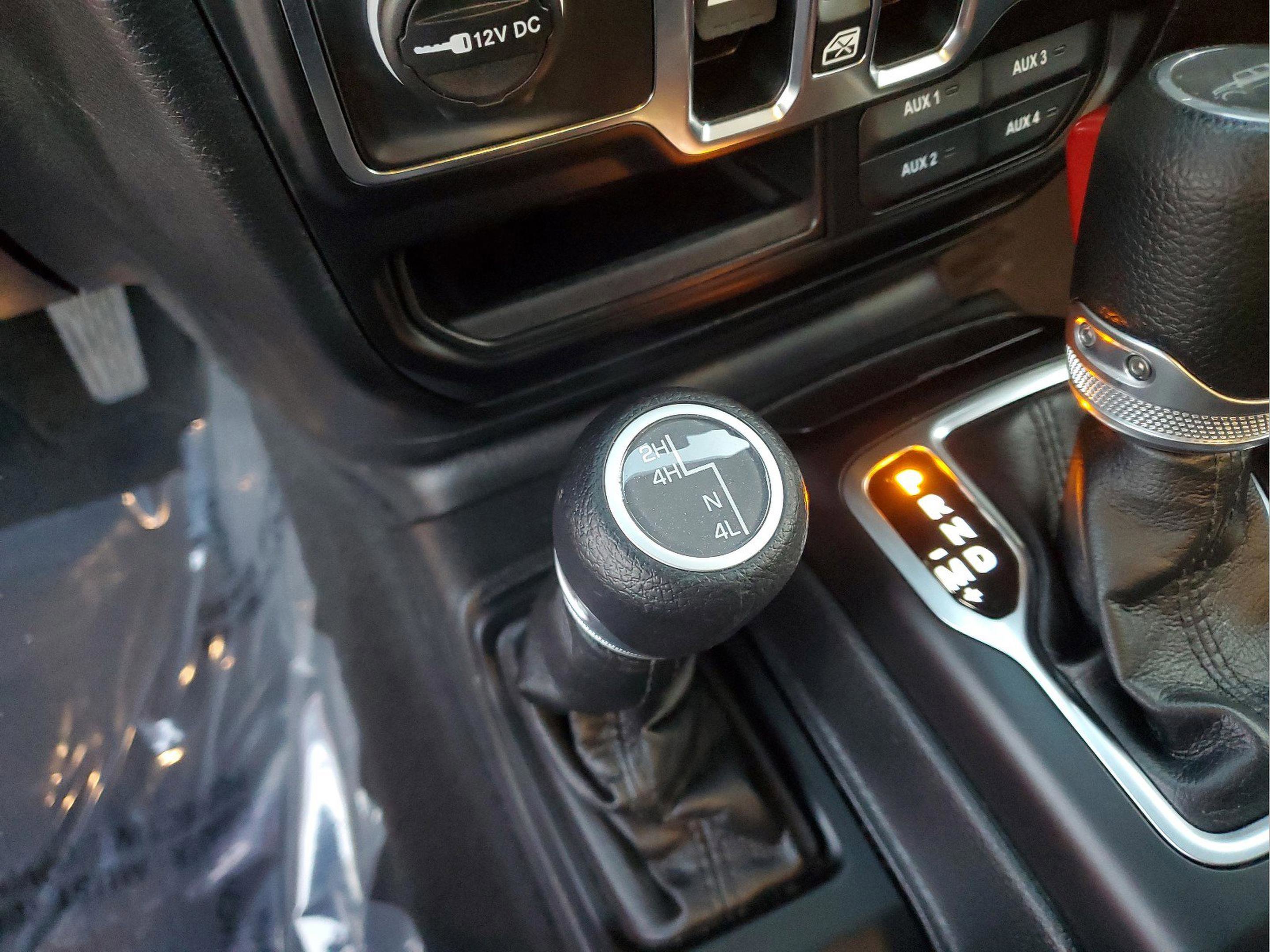 Certified 2023 Jeep Gladiator Sport AWD/4WD image 25