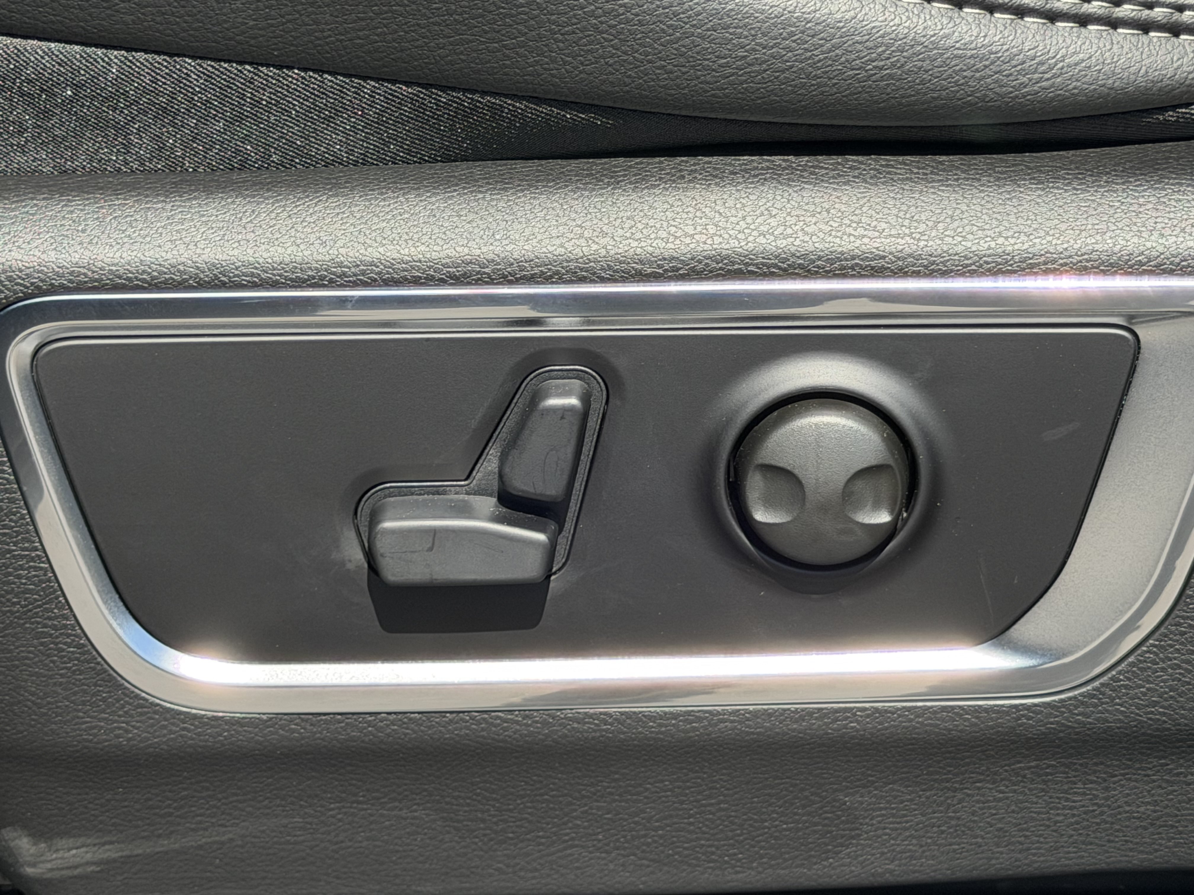New 2026 RAM 1500 Laramie w/ Night Edition RWD image 24