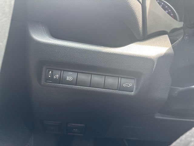 Used 2021 Toyota RAV4 XLE w/ Convenience Package image 17