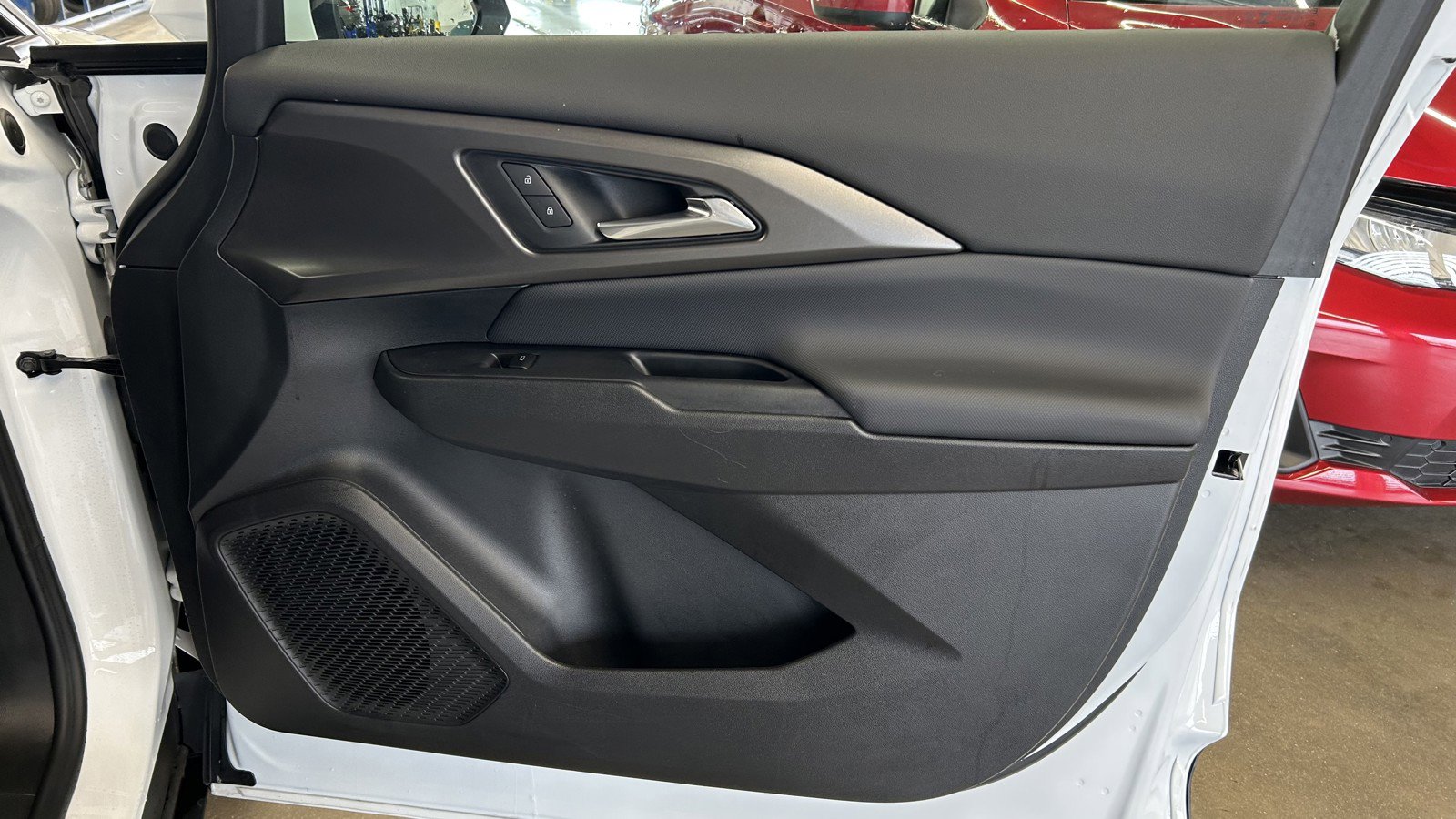 Used 2025 Chevrolet Equinox EV LT w/ Comfort Package image 16