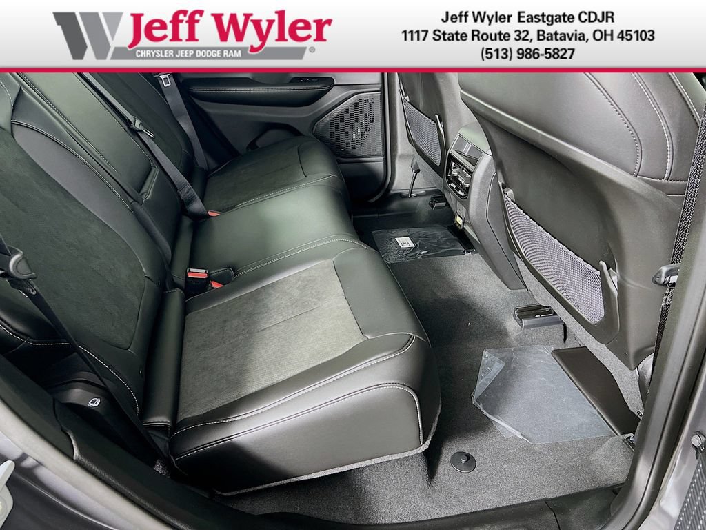 New 2026 Jeep Grand Cherokee Altitude AWD/4WD image 24
