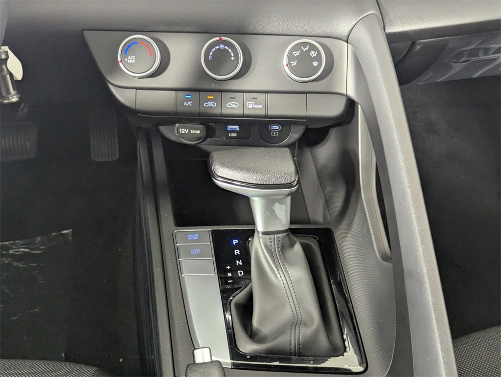 Certified 2025 Hyundai Elantra SE image 20