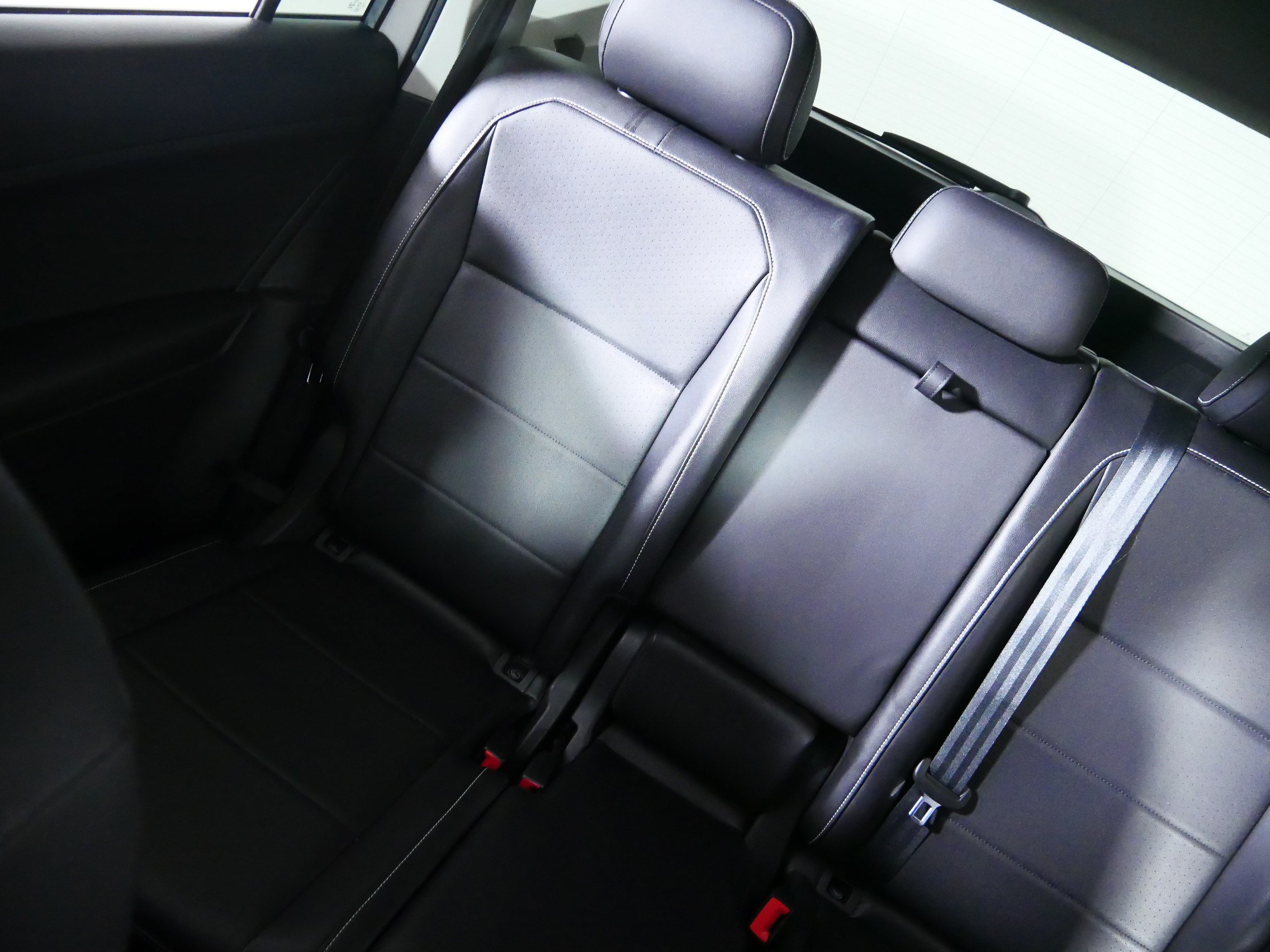 Used 2021 Volkswagen Tiguan SE AWD/4WD image 12