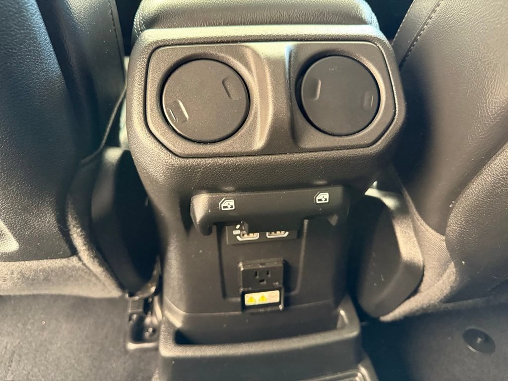 Used 2022 Jeep Wrangler Unlimited Rubicon 4xe w/ Cold Weather Group AWD/4WD image 22