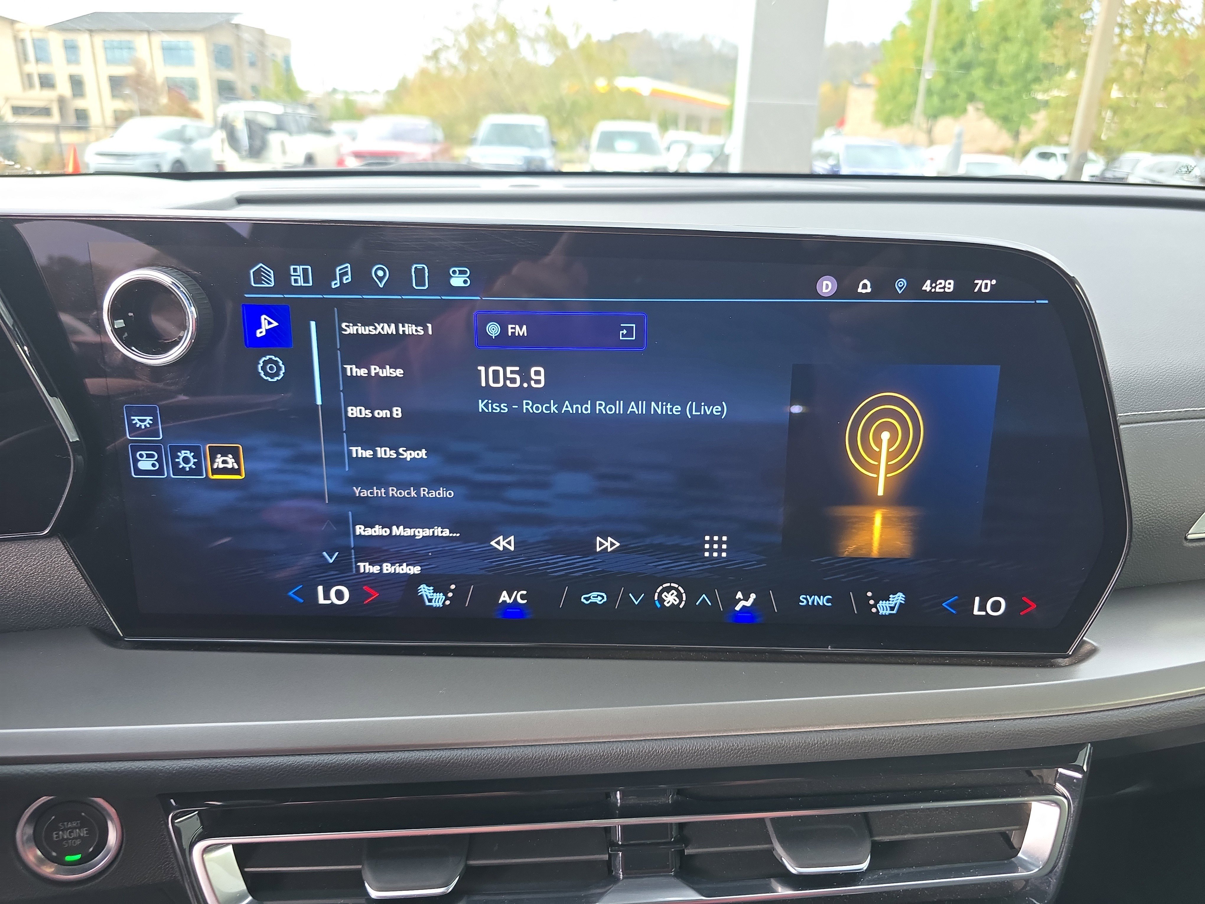 Used 2025 Chevrolet Traverse LT image 28