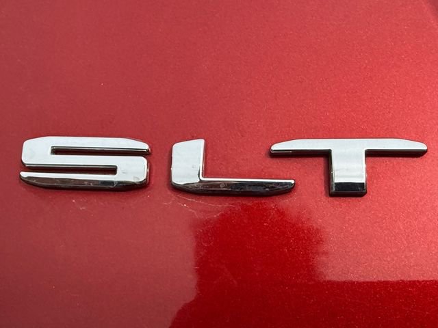 Used 2021 GMC Acadia SLT w/ Premium Package image 12