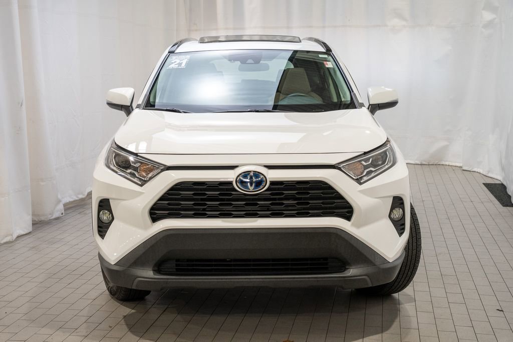Used 2021 Toyota RAV4 XLE image 3