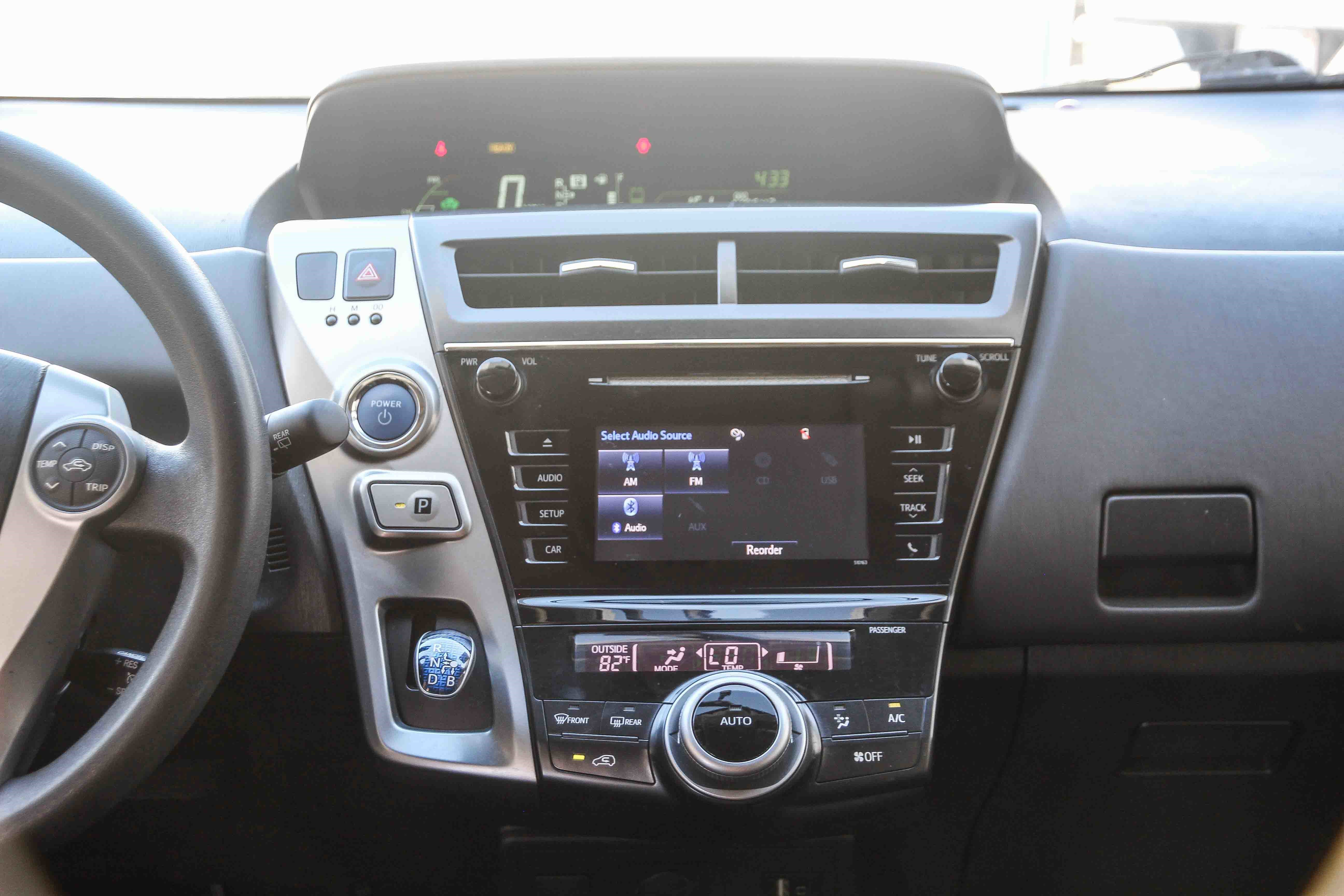 Used 2017 Toyota Prius V Five image 21