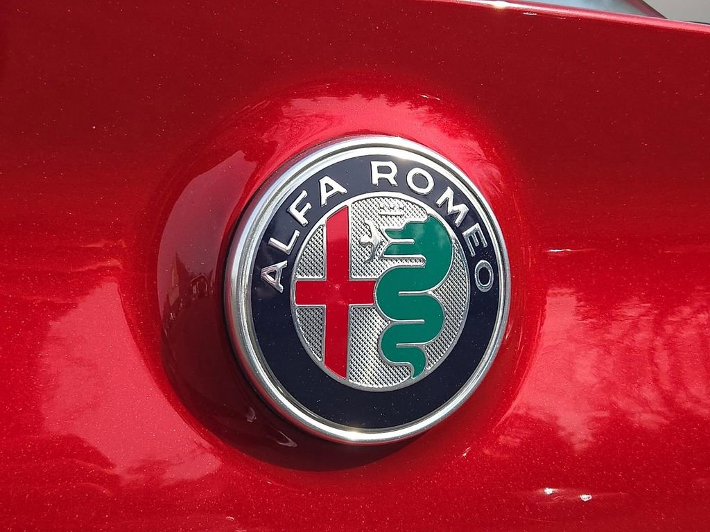 Used 2018 Alfa Romeo Giulia Ti w/ Quick Order Package 22X Lusso image 28