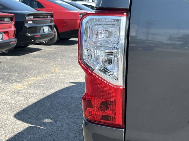 Used 2019 Nissan Titan SL RWD image 10