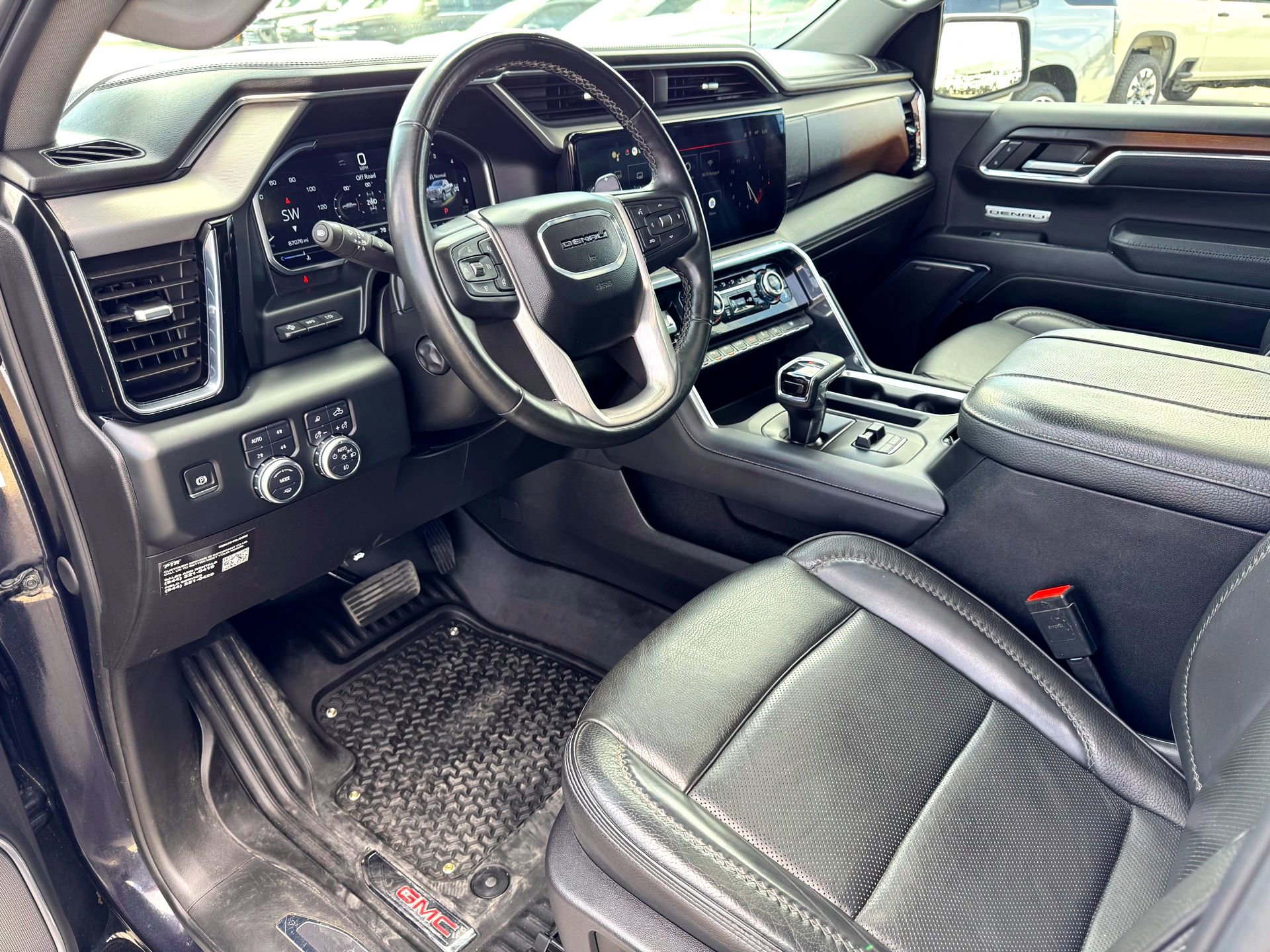 Used 2024 GMC Sierra 1500 Denali w/ Denali Reserve Package AWD/4WD image 12