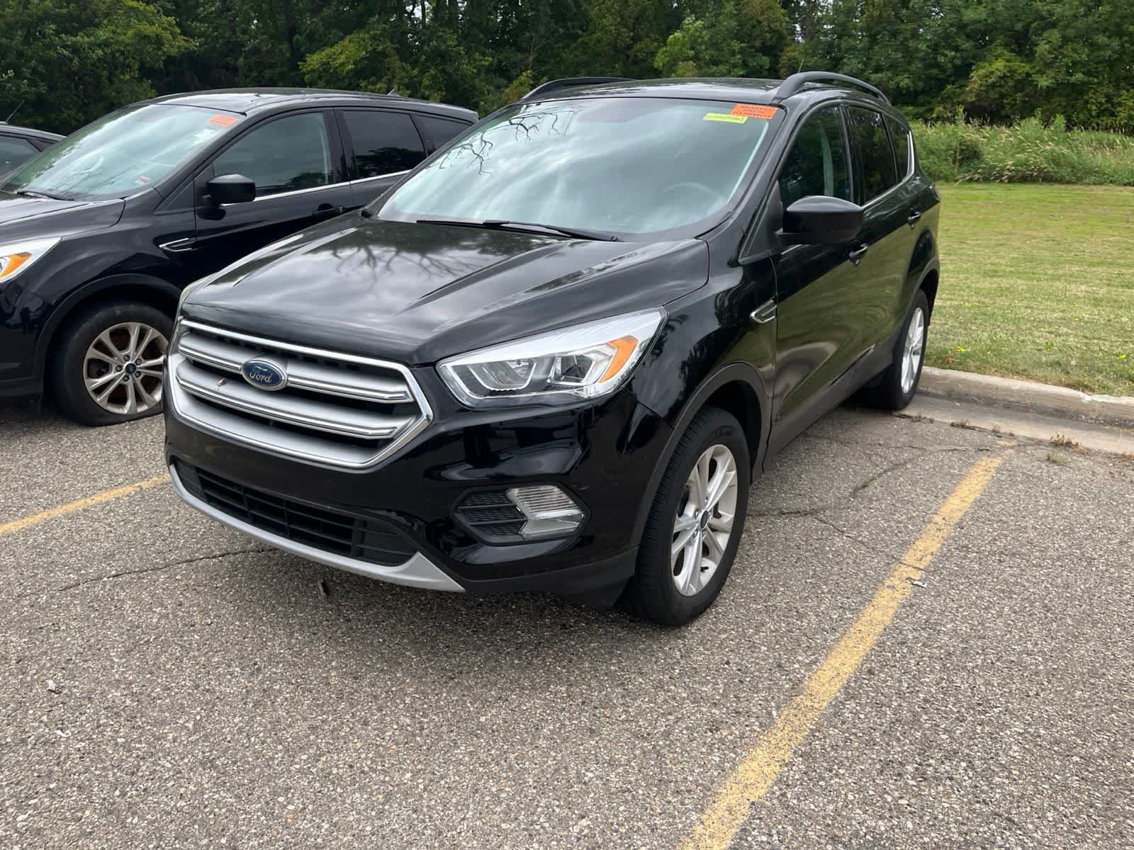 Used 2017 Ford Escape SE w/ Equipment Group 201A AWD/4WD image 2
