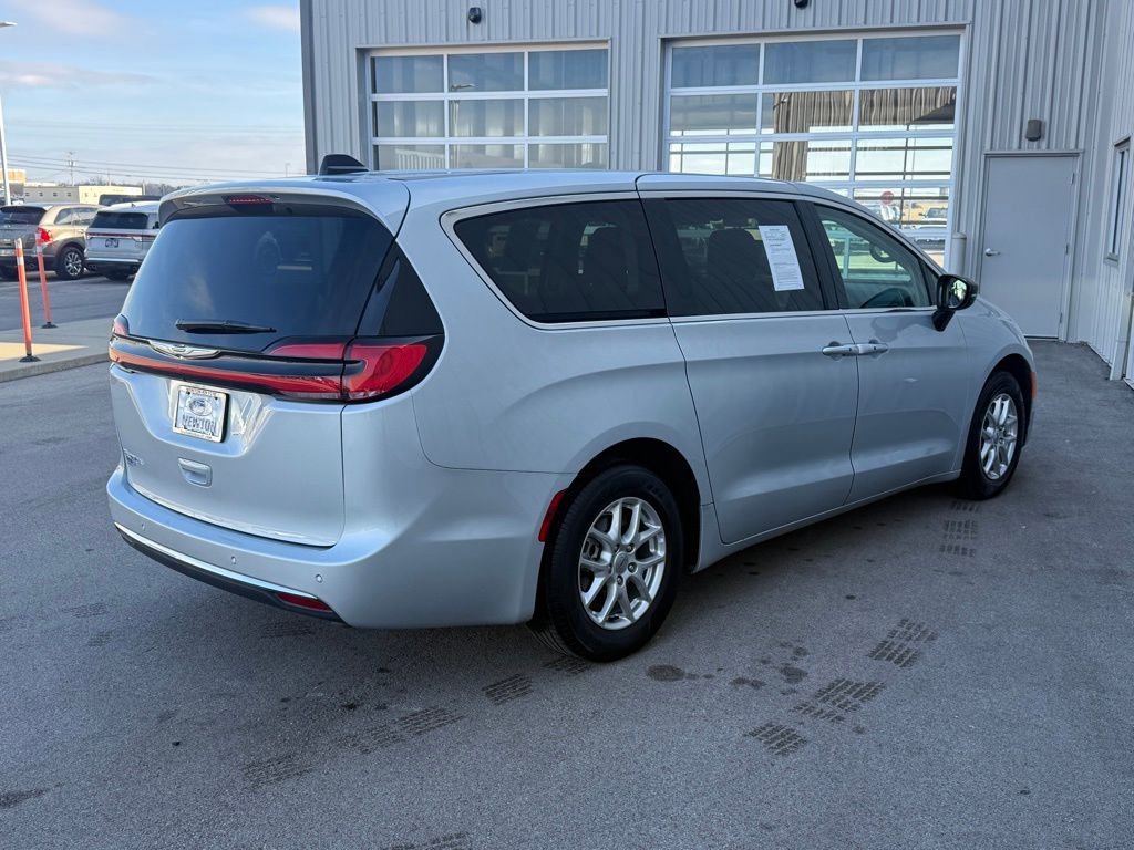 Used 2024 Chrysler Pacifica Touring-L image 33