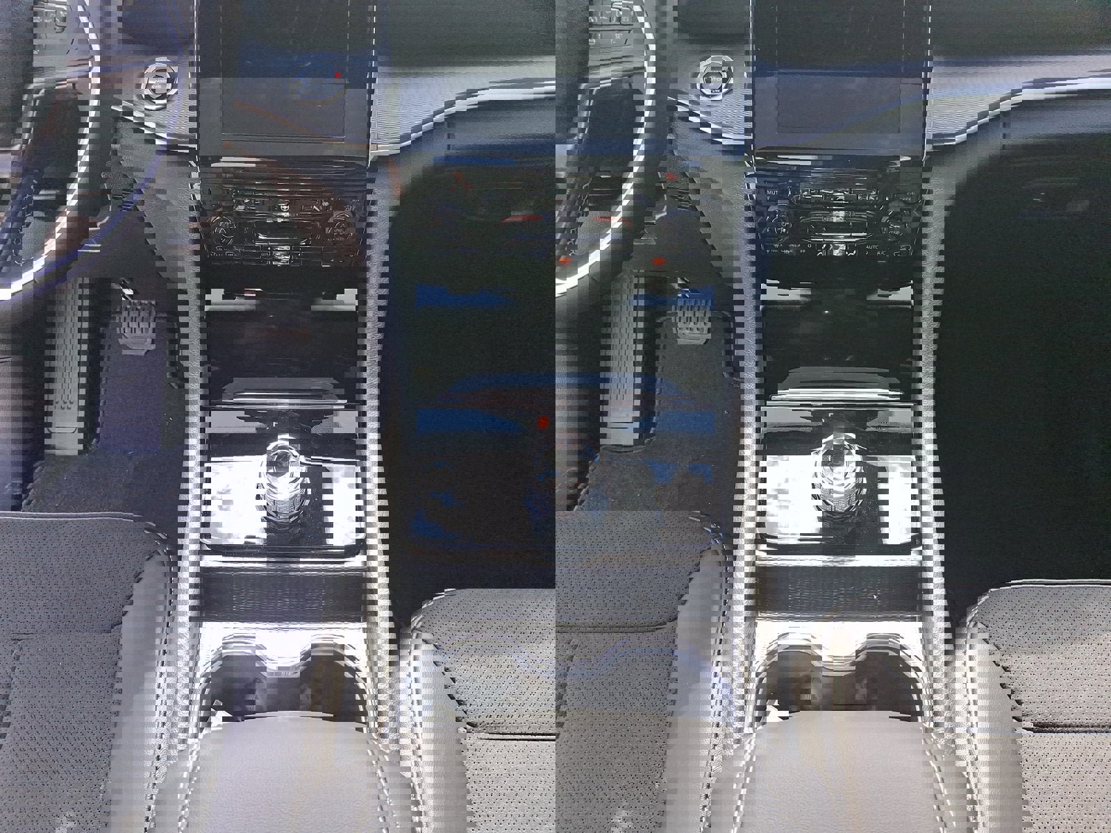 New 2025 Jeep Grand Cherokee Altitude image 12