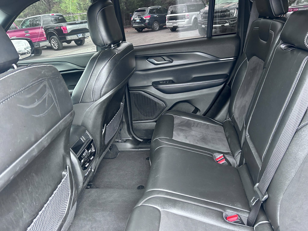 Used 2024 Jeep Grand Cherokee Altitude AWD/4WD image 17