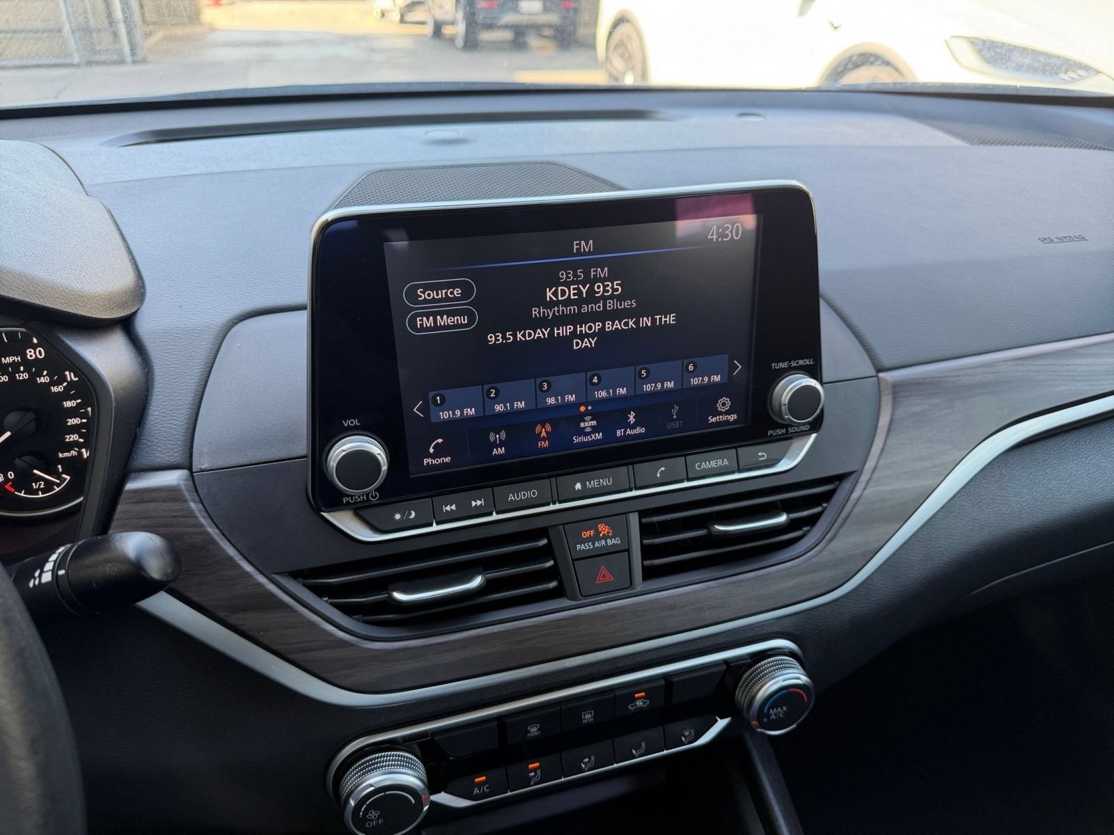 Used 2025 Nissan Altima 2.5 SV FWD image 19