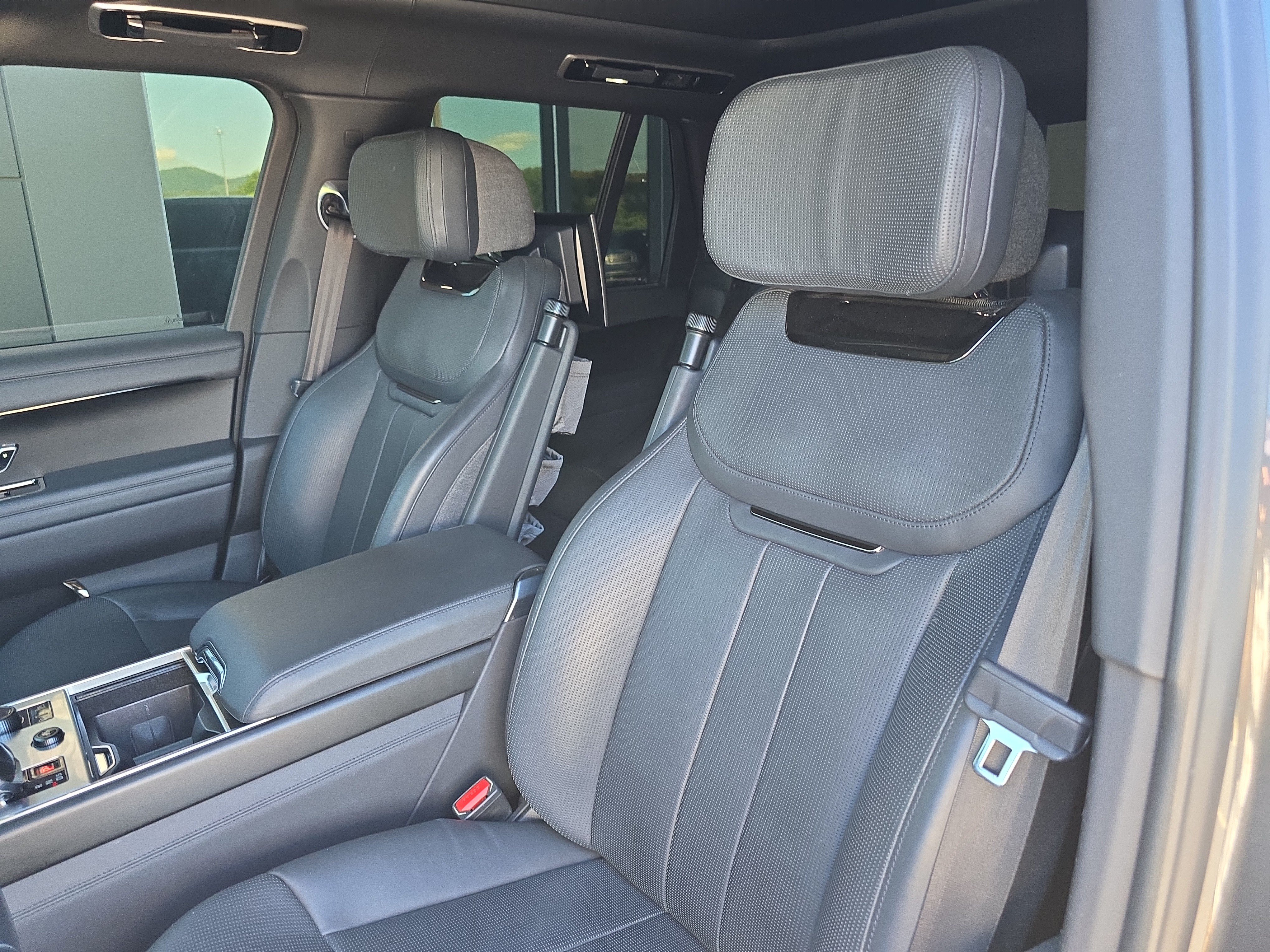 Certified 2023 Land Rover Range Rover SV AWD/4WD image 20