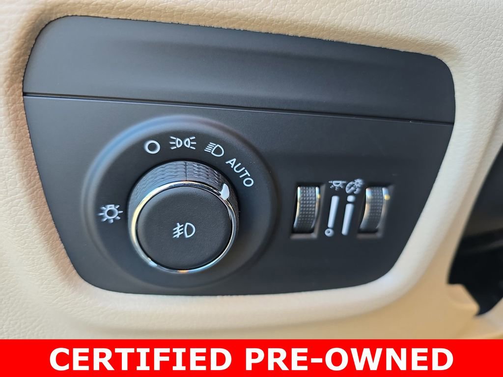 Used 2025 Jeep Grand Cherokee Limited w/ Black Appearance Package image 26