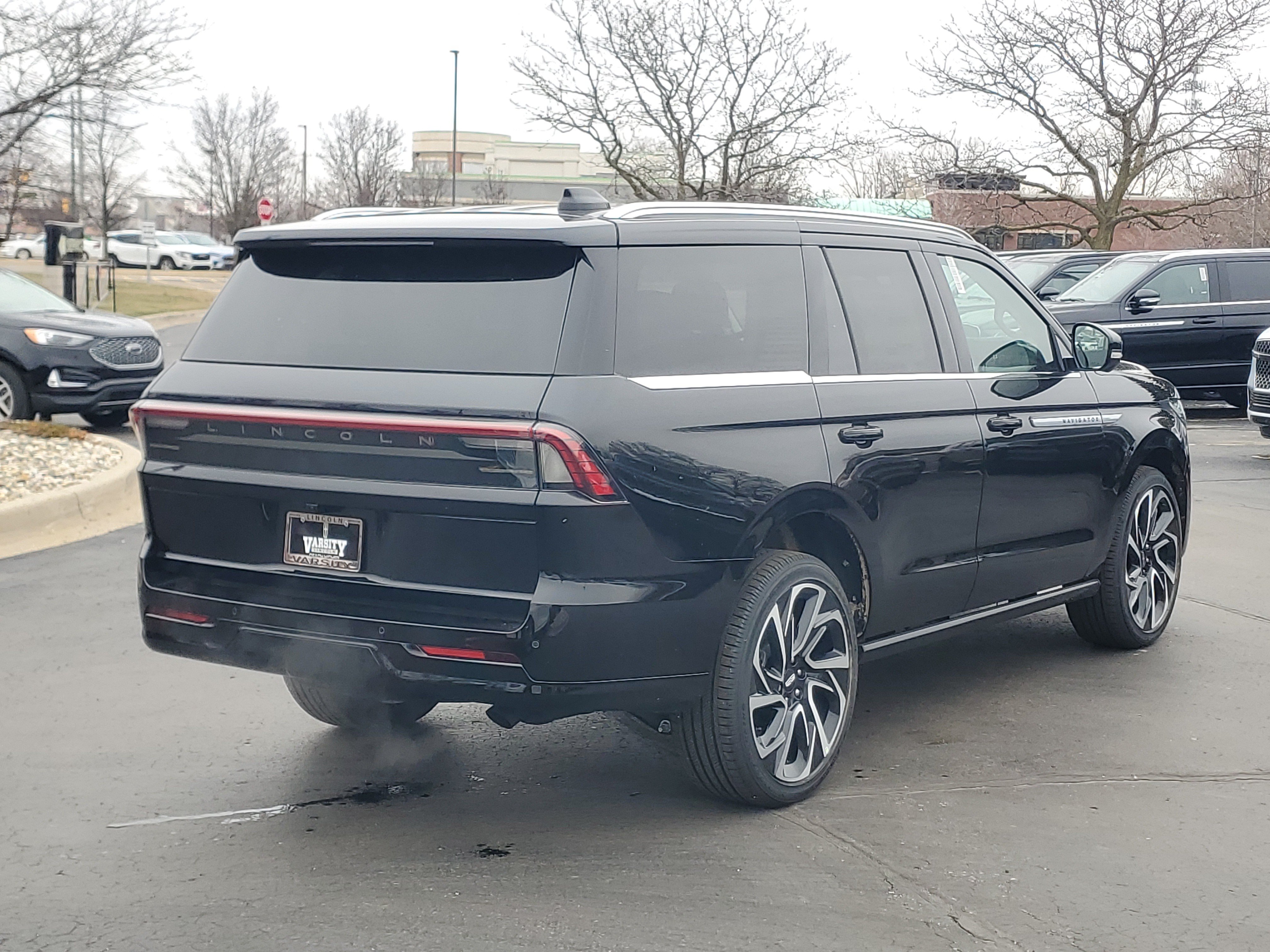 New 2026 Lincoln Navigator Reserve AWD/4WD image 4