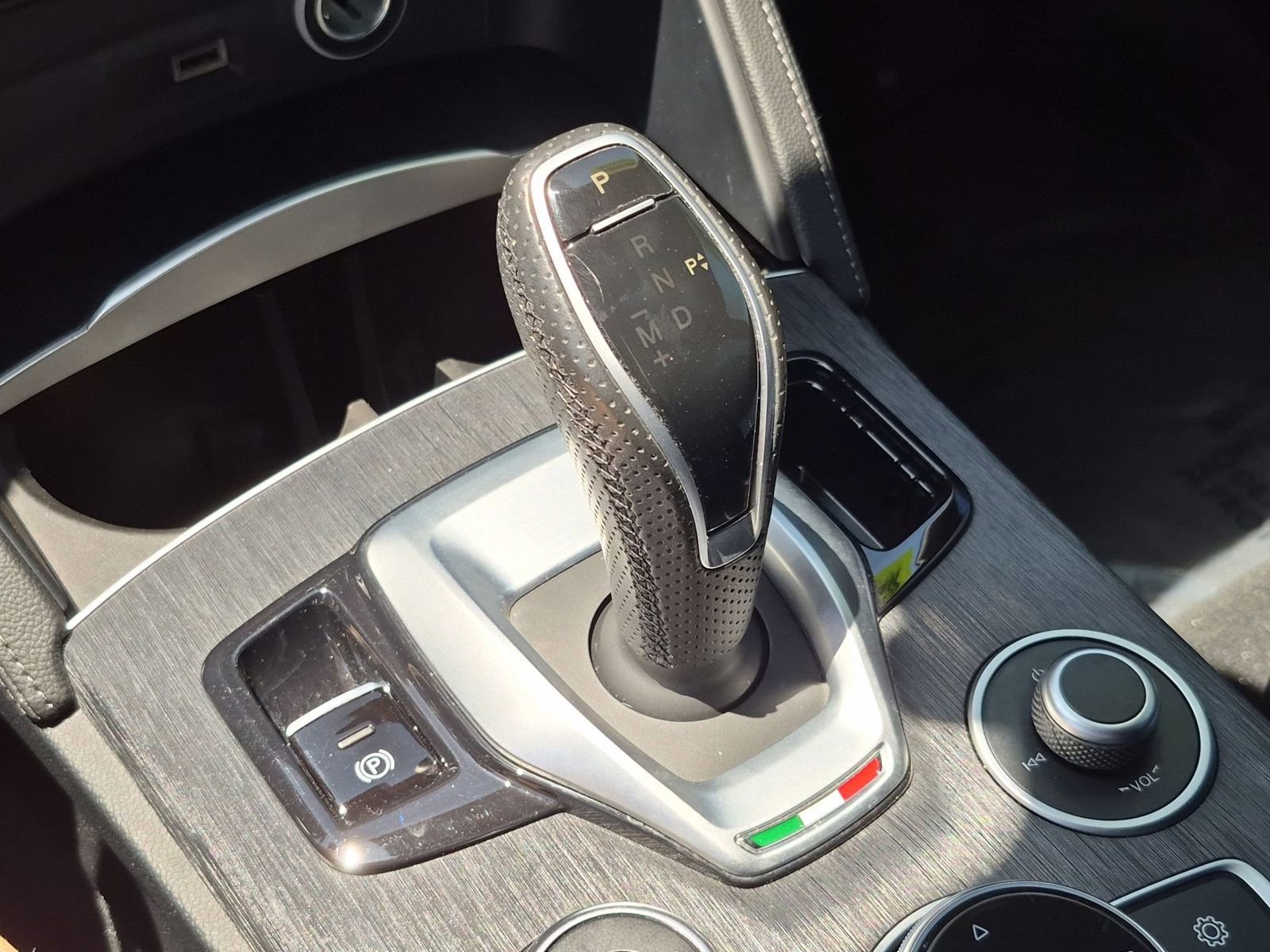 Used 2022 Alfa Romeo Stelvio Sprint RWD image 23