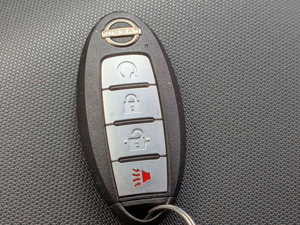 Used 2024 Nissan Frontier SL w/ Technology Package image 32