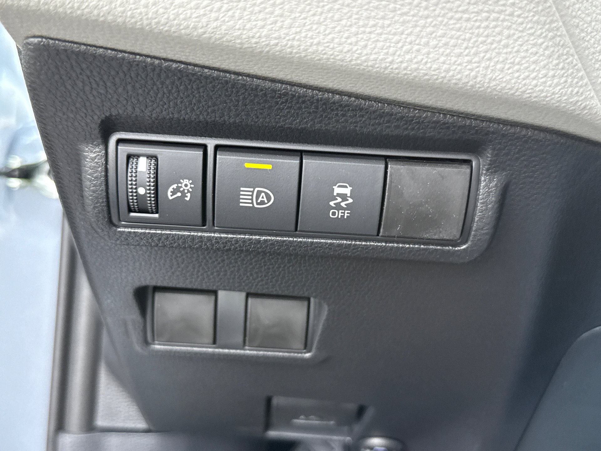 Certified 2026 Toyota Corolla Cross L FWD image 25