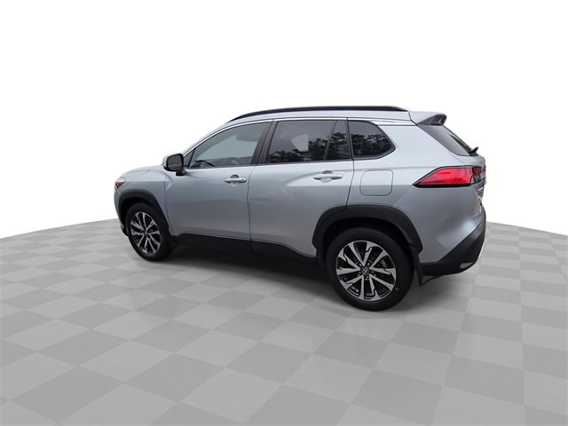 Used 2023 Toyota Corolla Cross XLE image 6