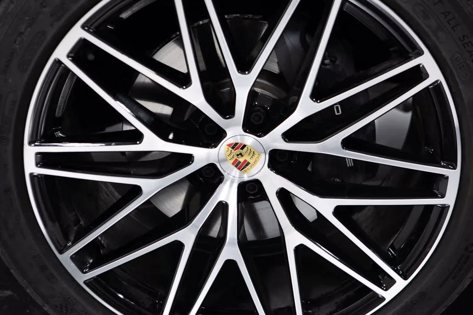 Used 2026 Porsche Macan AWD/4WD image 11