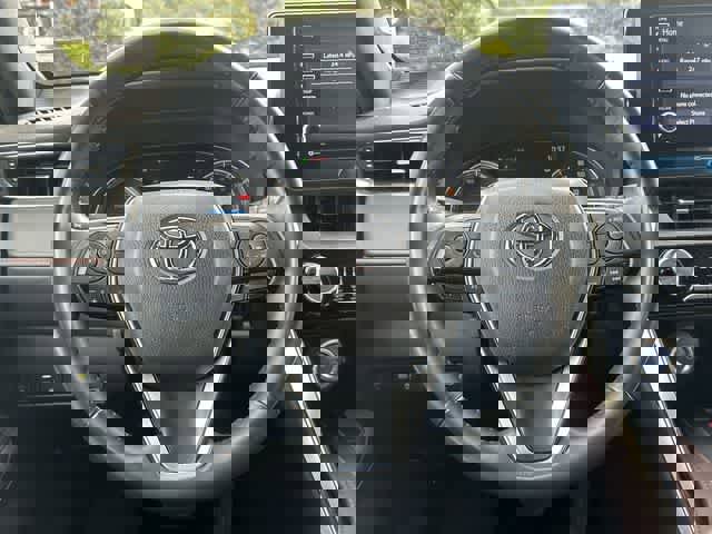 Used 2022 Toyota Venza XLE image 7