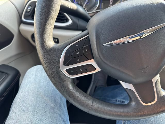 Used 2018 Chrysler Pacifica Touring Plus w/ Tire & Wheel Group FWD image 38