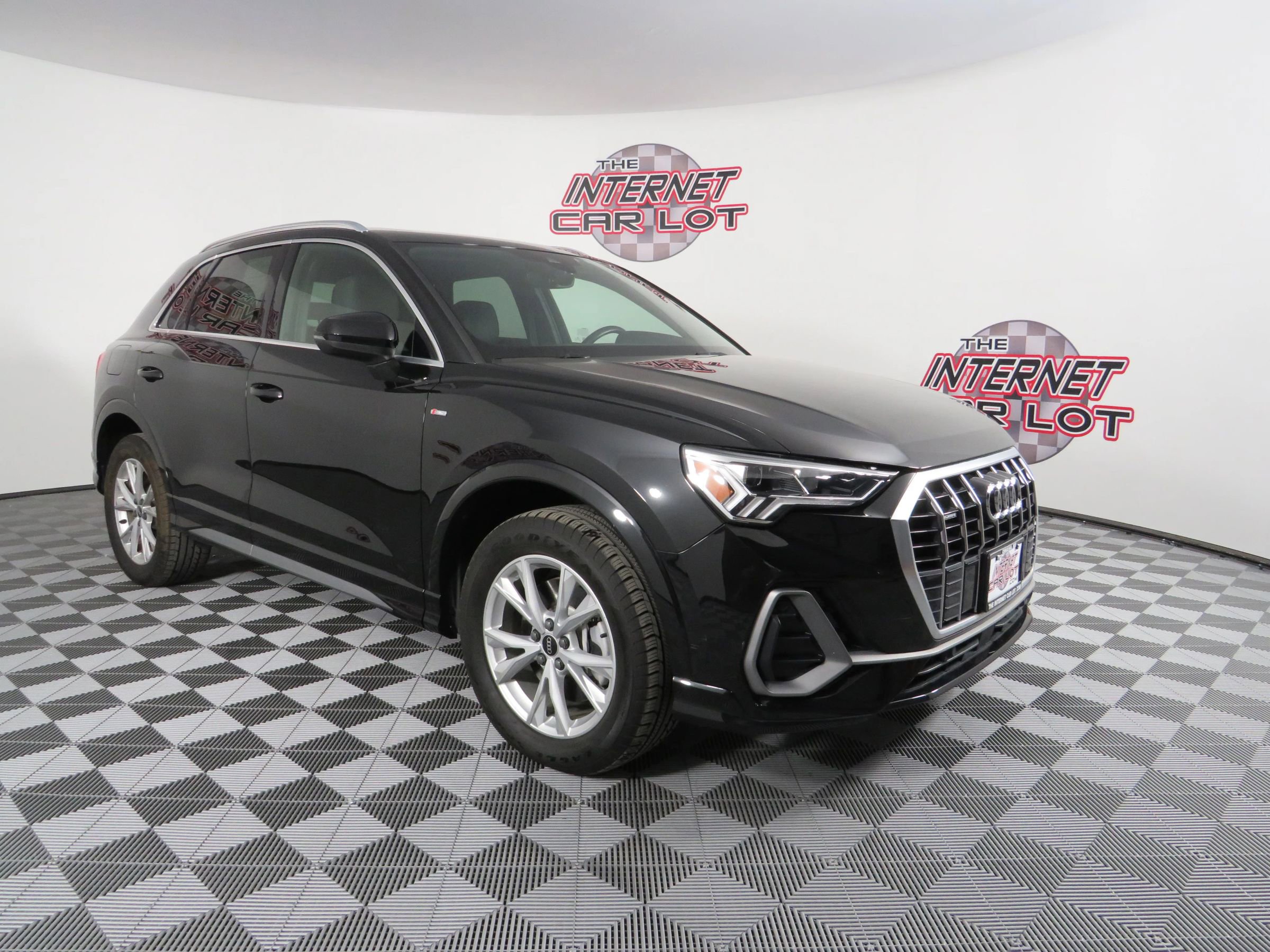 Used 2021 Audi Q3 2.0T Premium Plus w/ Premium Plus Package AWD/4WD image 3