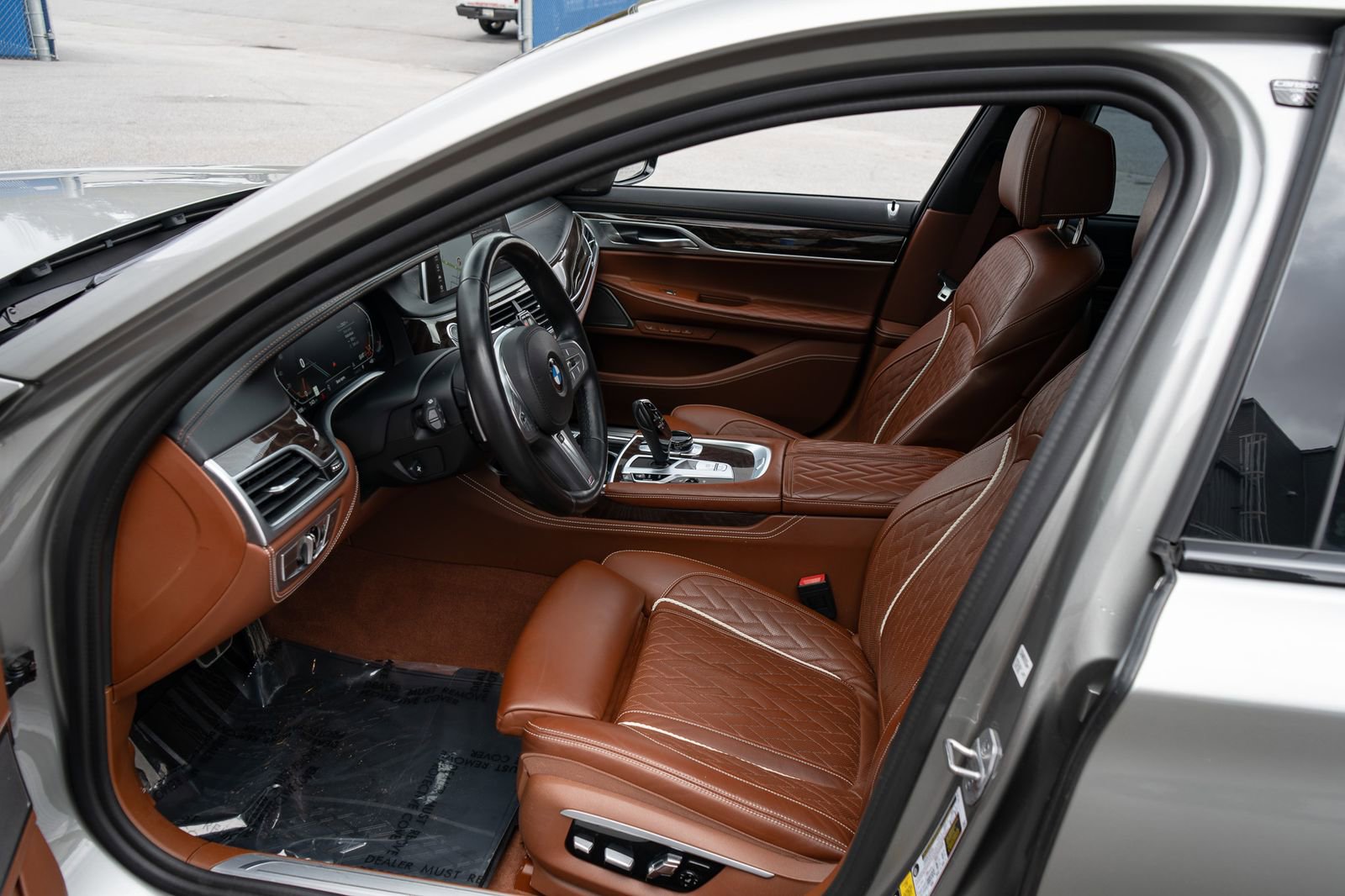 Used 2022 BMW 750i xDrive w/ Autobahn Package AWD/4WD image 25