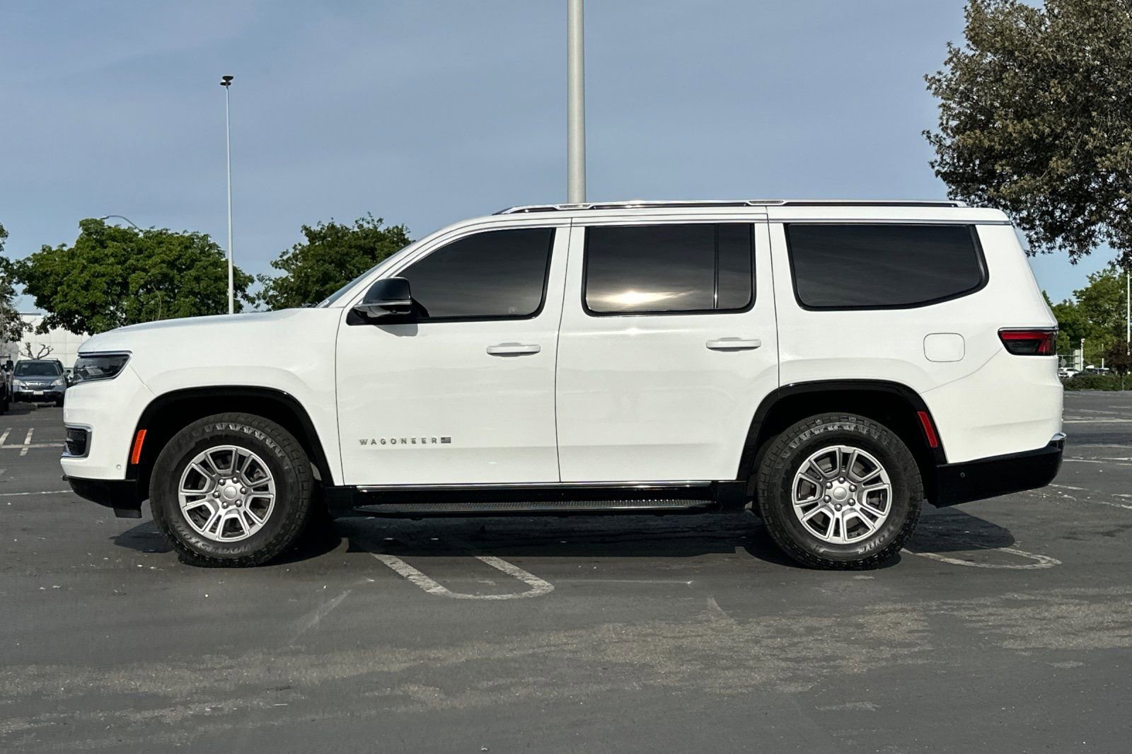 Used 2023 Jeep Wagoneer 4WD w/ Convenience Group I image 7