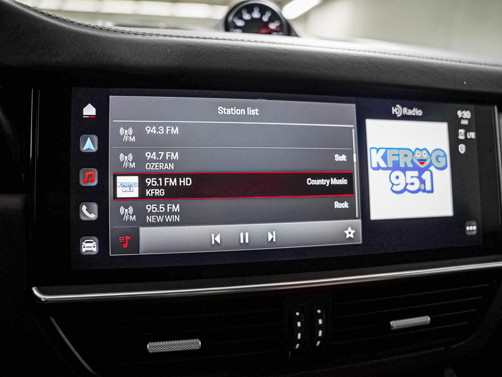 Certified 2023 Porsche Cayenne Turbo AWD/4WD image 21