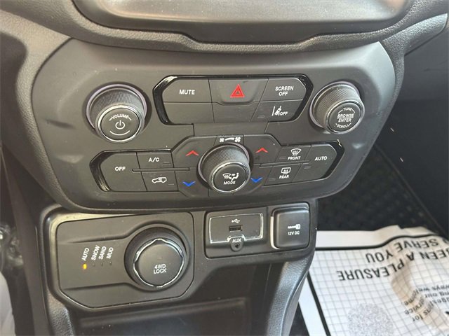 Certified 2022 Jeep Renegade Latitude w/ Convenience Group image 33