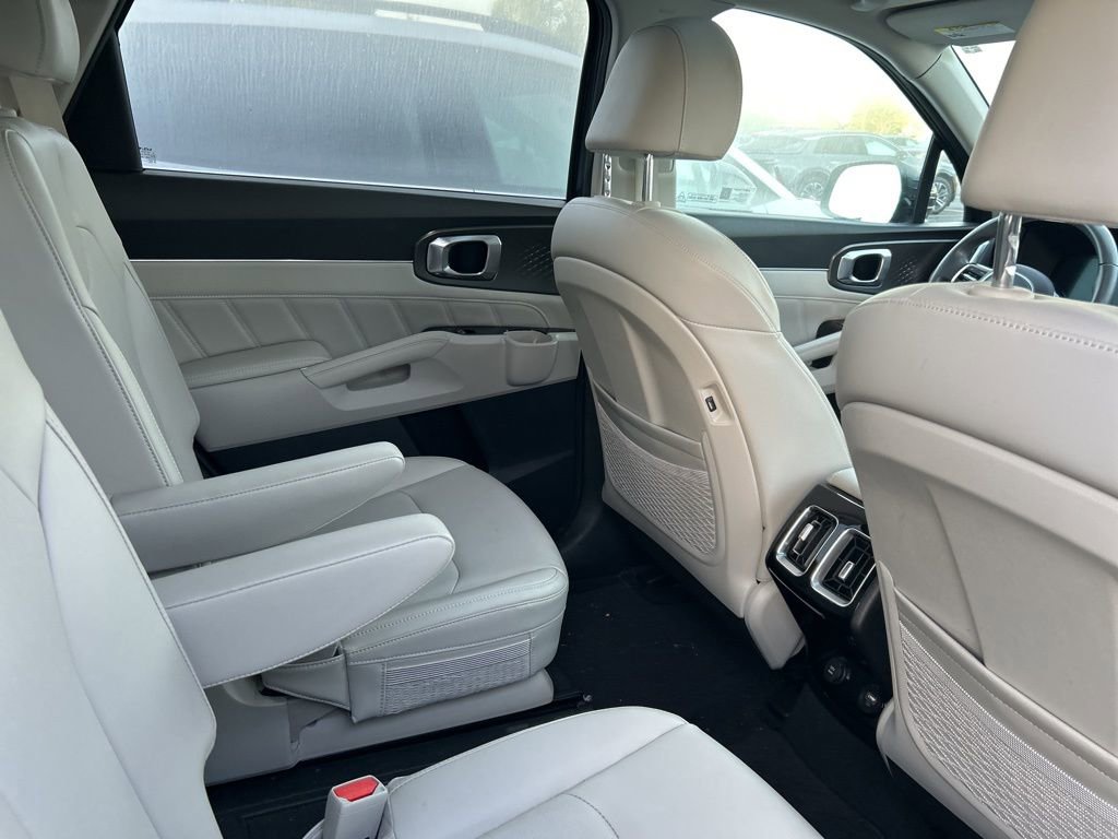 Used 2023 Kia Sorento SX AWD/4WD image 10