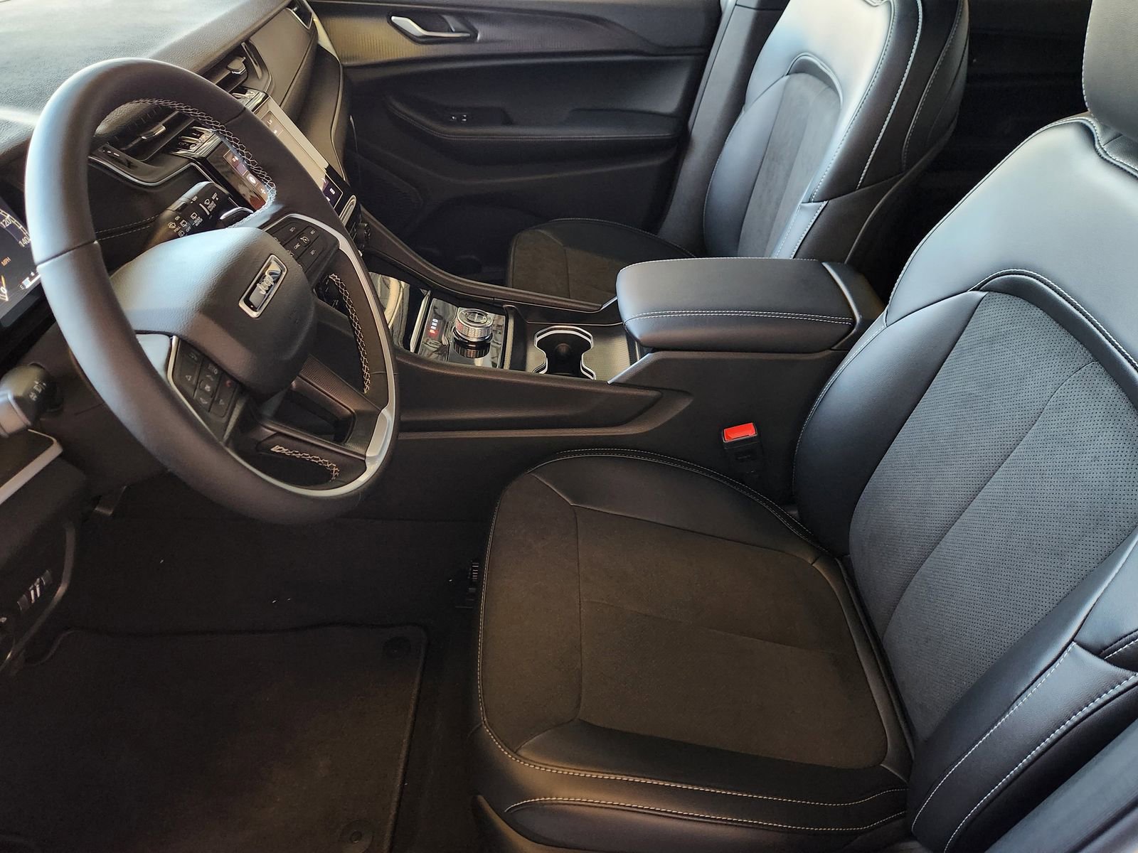 New 2025 Jeep Grand Cherokee L Altitude image 11