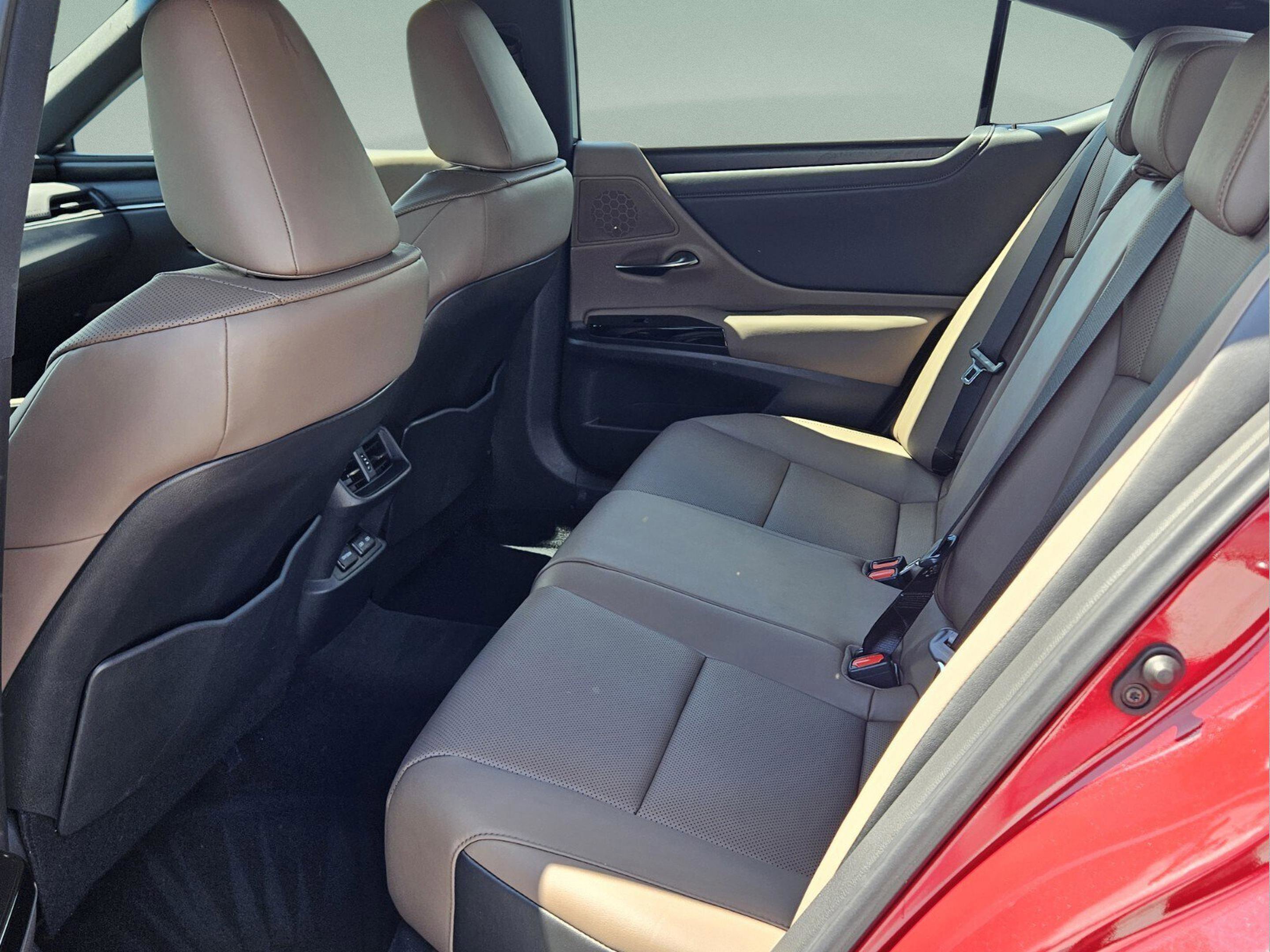 Certified 2025 Lexus ES 350 w/ Premium Package FWD image 32