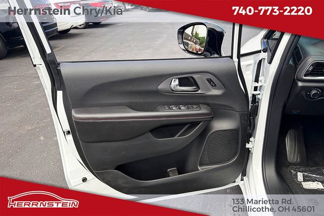 New 2027 Chrysler Pacifica Select FWD image 11