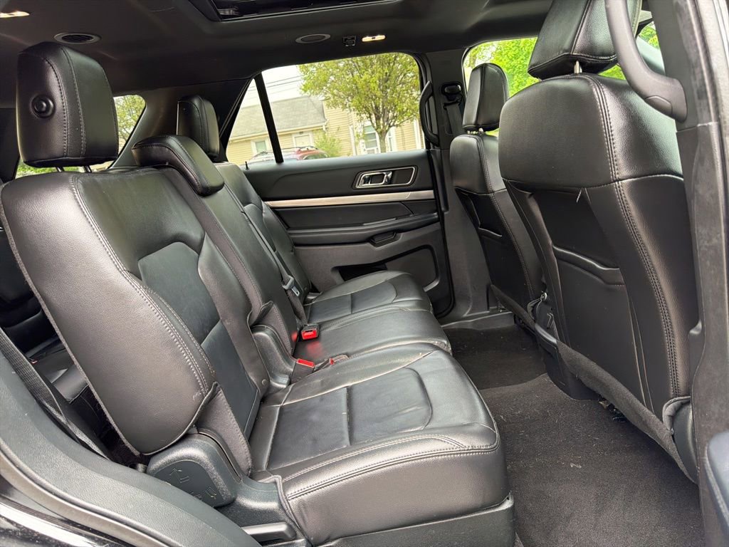 Used 2018 Ford Explorer XLT w/ Equipment Group 202A AWD/4WD image 26