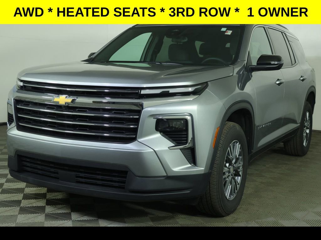 Used 2025 Chevrolet Traverse LT