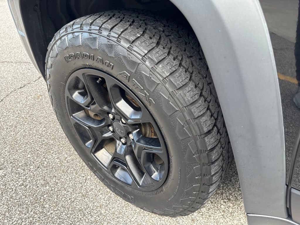 Used 2019 Jeep Cherokee Trailhawk w/ Cold Weather Group AWD/4WD image 51