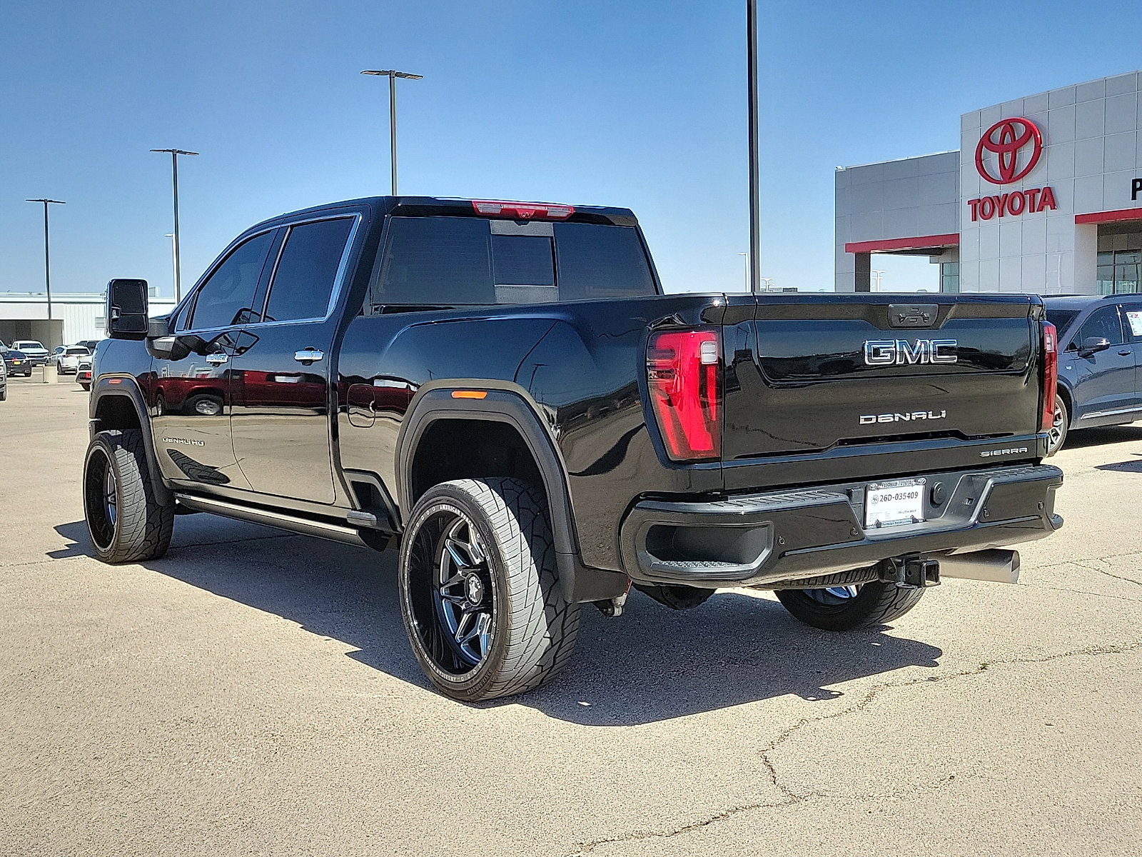 Used 2024 GMC Sierra 2500 Denali Ultimate image 3
